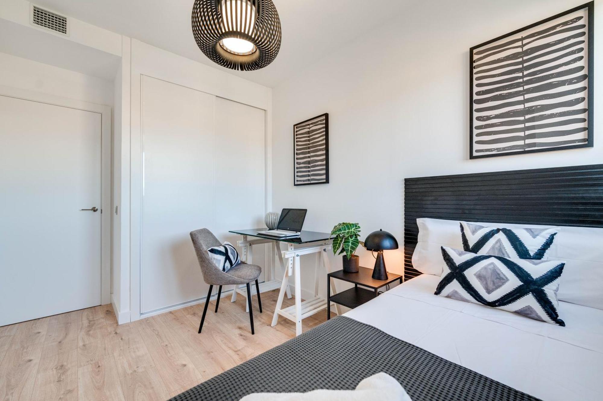 Xpce Sky Towers - Parking Free Apartment