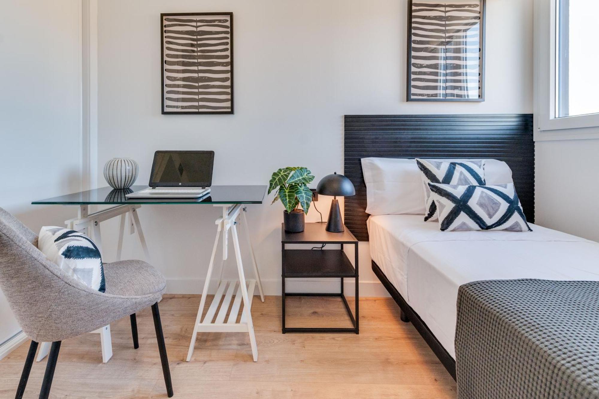 Xpce Sky Towers - Parking Free Apartment
