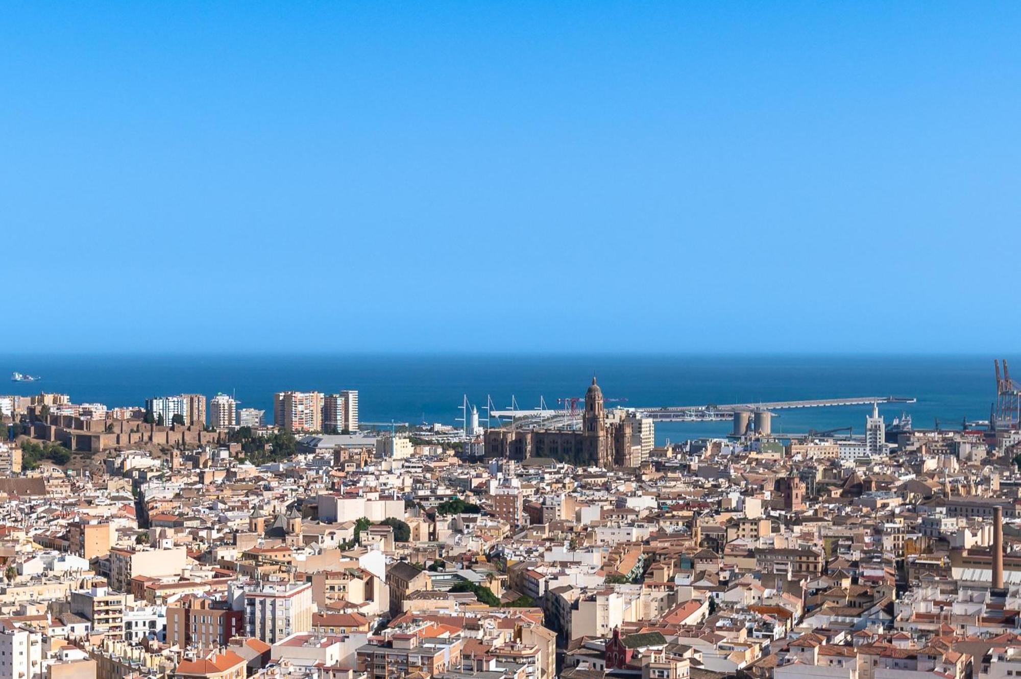 Xpce Sky Towers - Parking Free * Malaga