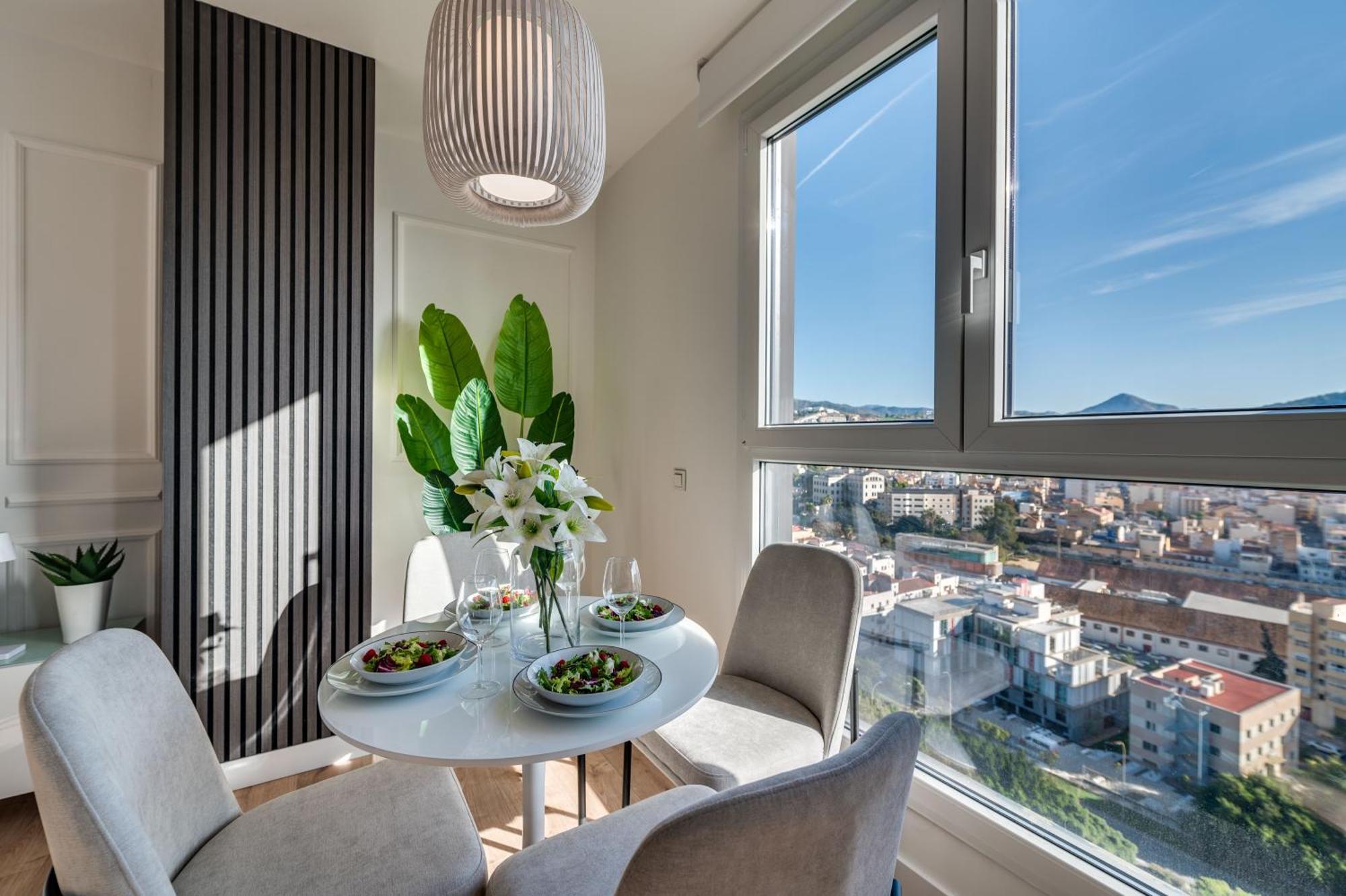 Xpce Sky Towers - Parking Free Apartment